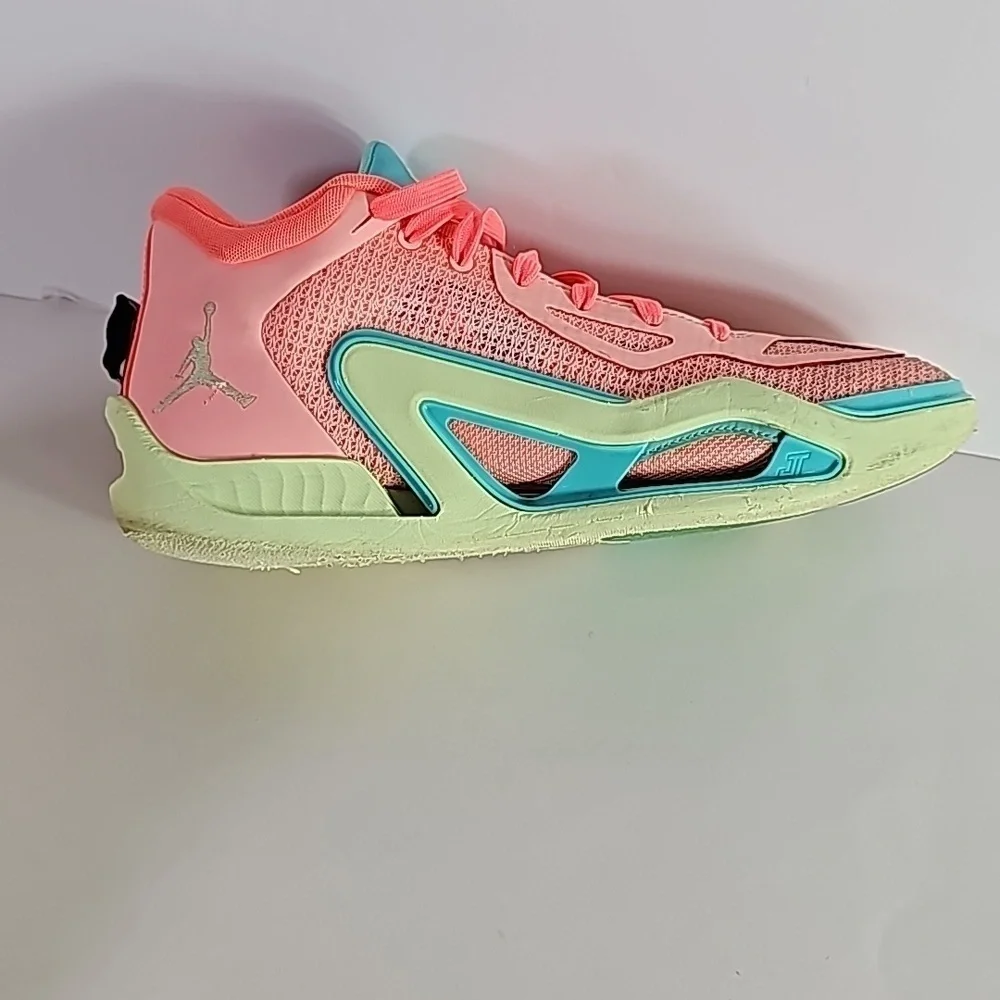 Jordan tatum pink
